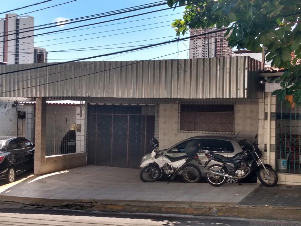 Casa à venda na Avenida Prudente de Morais - Lagoa Seca, Natal - RN